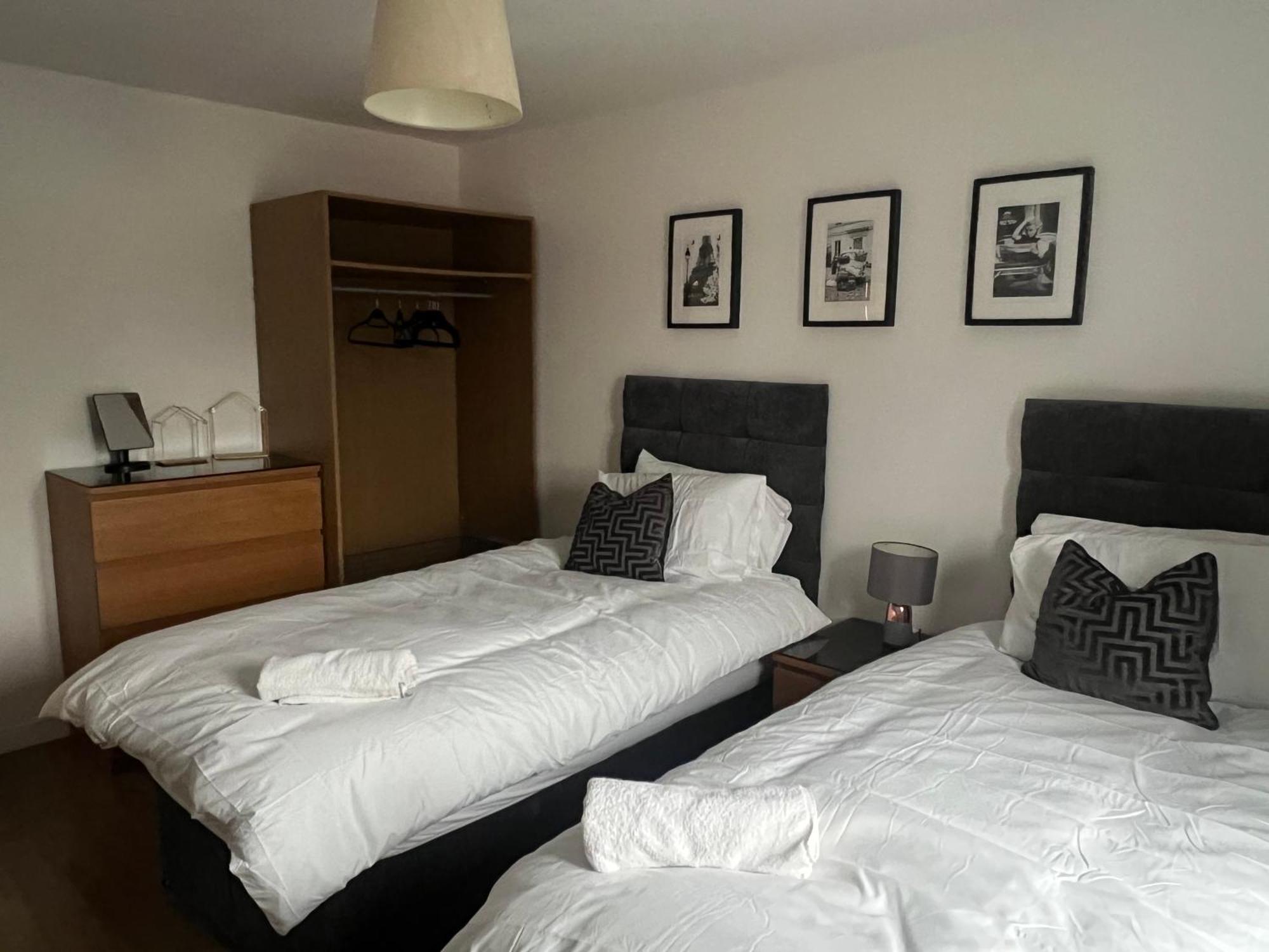 Home Away From Home: Cozy Two Bedroom Apartment Банбери Экстерьер фото